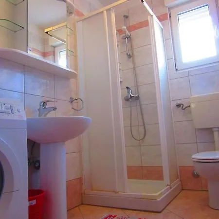 Apartment In With Terrace, Air Conditioning, Wifi, Washing Machine 633-1 *