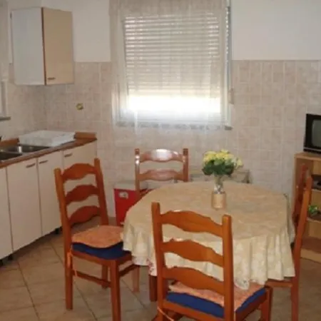 In With Terrace, Air Conditioning, Wifi, Washing Machine 633-1 Apartment Pula