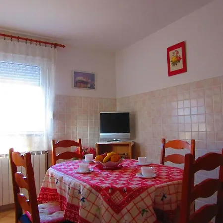 Apartment In With Terrace, Air Conditioning, Wifi, Washing Machine 633-1 Pula