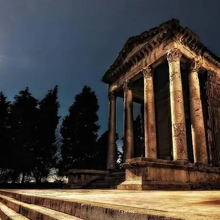 Apartment In With Terrace, Air Conditioning, Wifi, Washing Machine 633-1 Pula