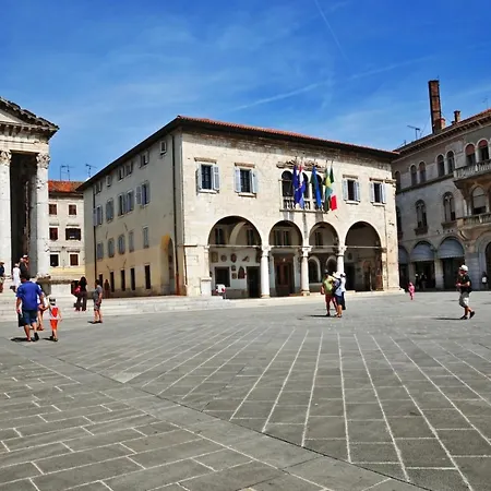 Apartment In With Terrace, Air Conditioning, Wifi, Washing Machine 633-1