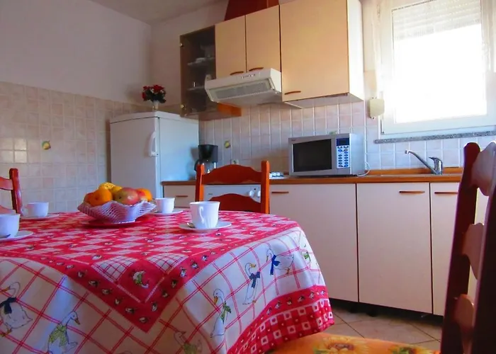 In With Terrace, Air Conditioning, Wifi, Washing Machine 633-1 Apartamento *