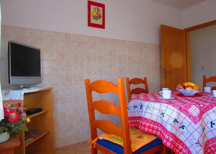Apartment In With Terrace, Air Conditioning, Wifi, Washing Machine 633-1 Pula